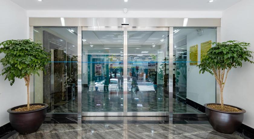 Phong Lan Building and Apartments photo