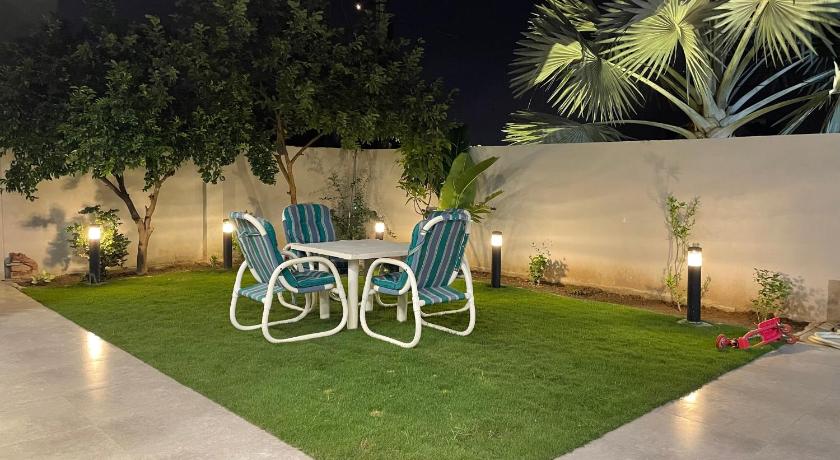 Cheerful 2-Bedroom Home Upper Portion with Parking photo