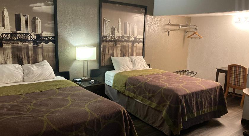 Super 8 By Wyndham Millbury/Toledo photo