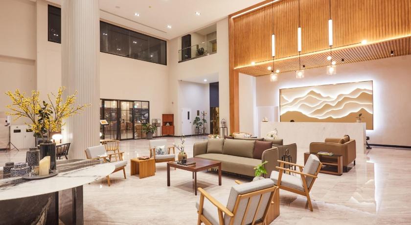 Hotel Wisma Ratchaburi photo