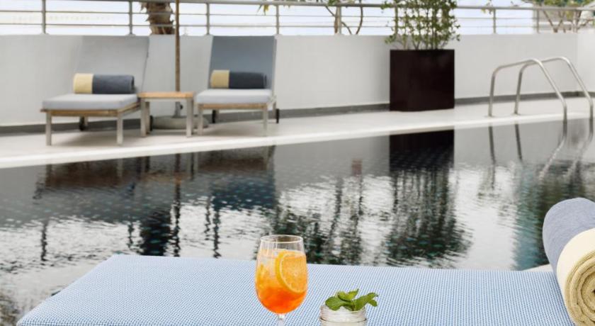 Movenpick Hotel Jumeirah Lakes Towers - image 4