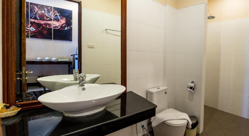 Image of Deluxe Room with Balcony 12