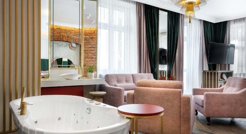 Golden Queen Apartments photo
