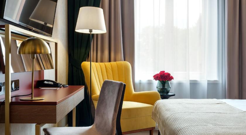 Golden Queen Apartments photo