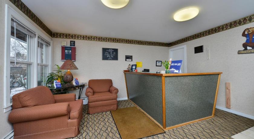 Travelodge by Wyndham Great Barrington Berkshires photo