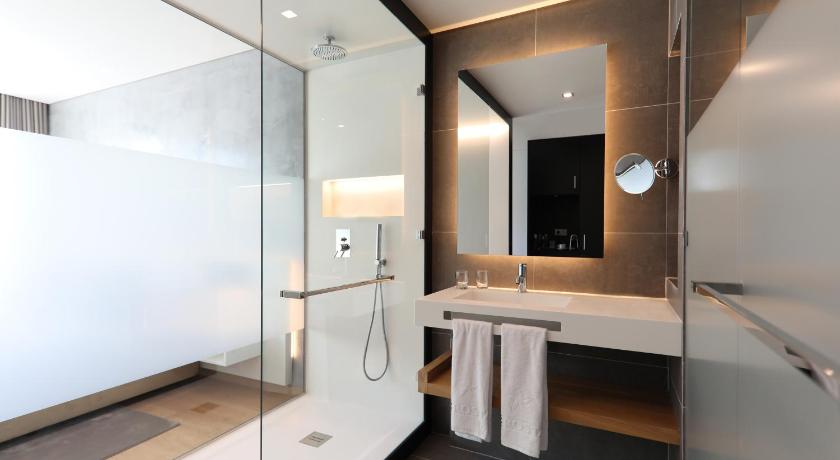 Image of Double room pool view 2