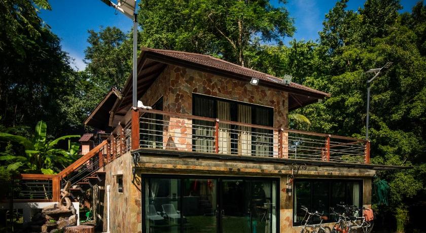 รูปของบ้านพัก 4 ห้องนอน (Four-Bedroom House) 12