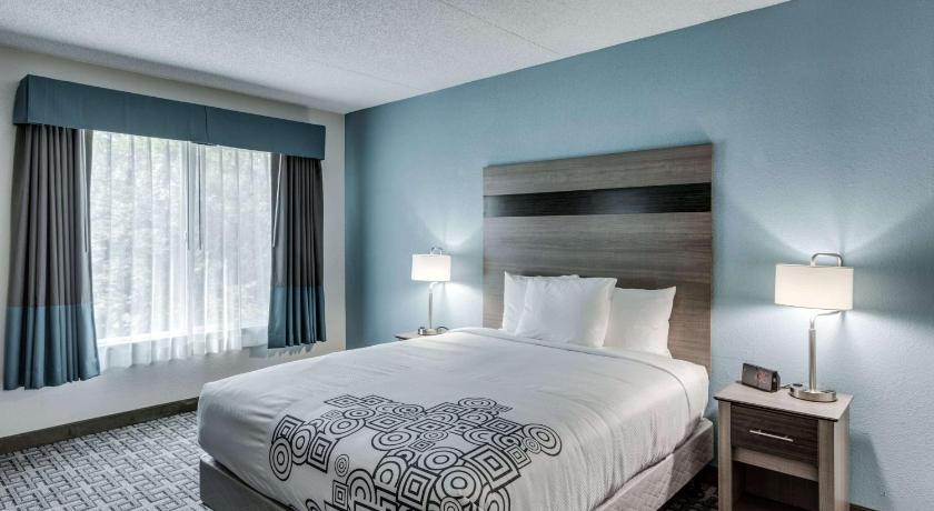 Days Inn & Suites by Wyndham Spokane photo