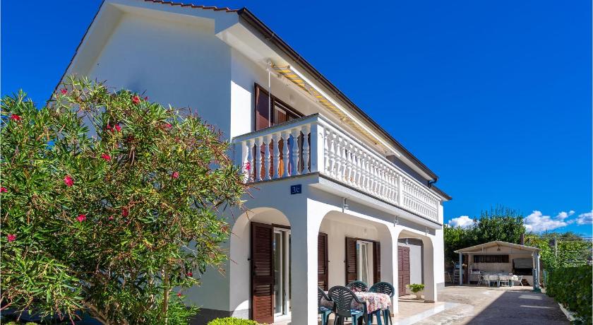 Awesome apartment in Jurandvor with 2 Bedrooms and WiFi — Hotel in Baska