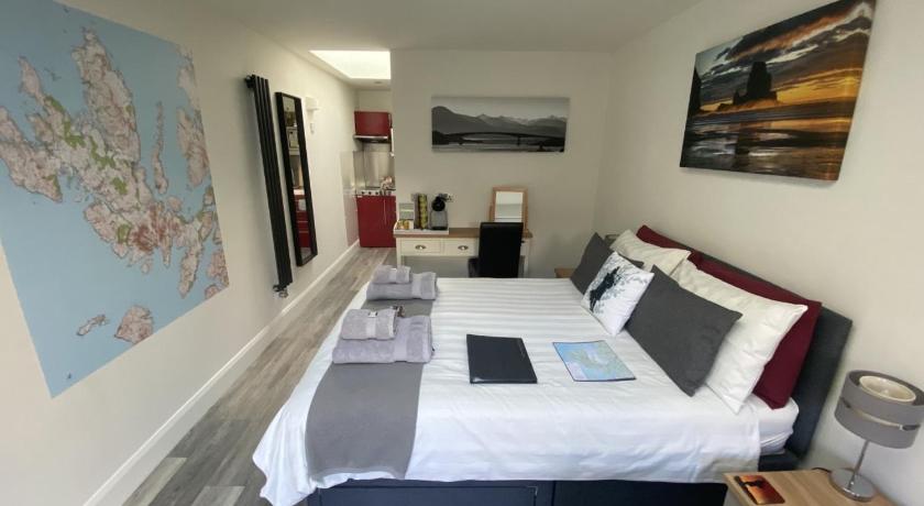 Piper's Hut — Hotel in Portree