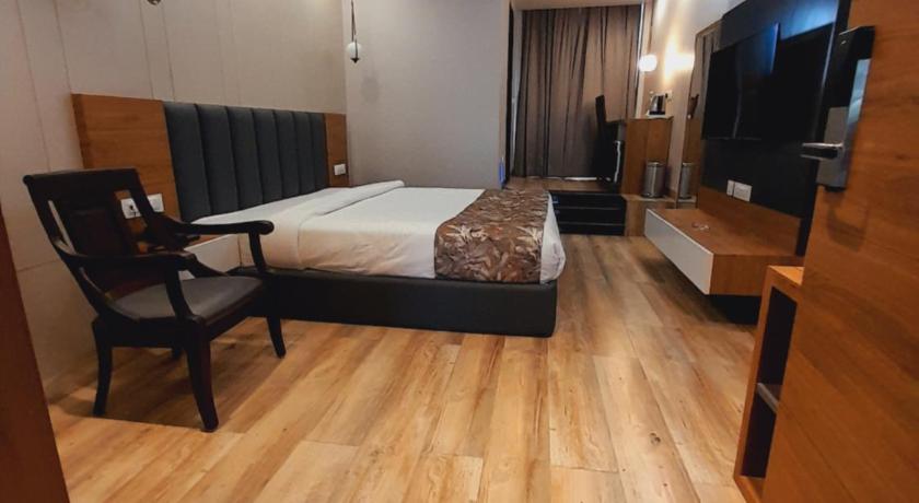 Hotel Golden Leaf photo