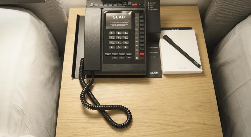 Image of Deluxe Twin 5