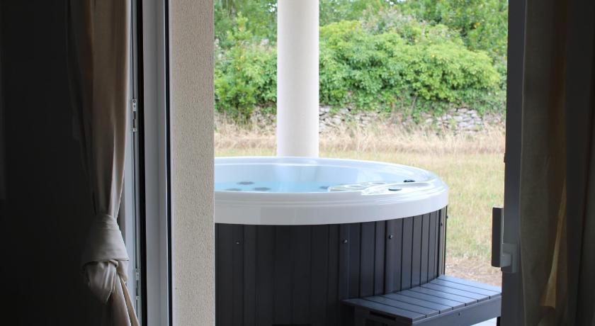 Gîte Lou, Gîte famille et bien être avec jacuzzi