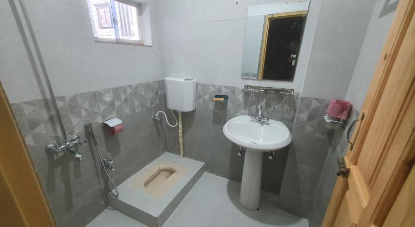 Dastak Hotels Near Airport & Bus Terminal photo