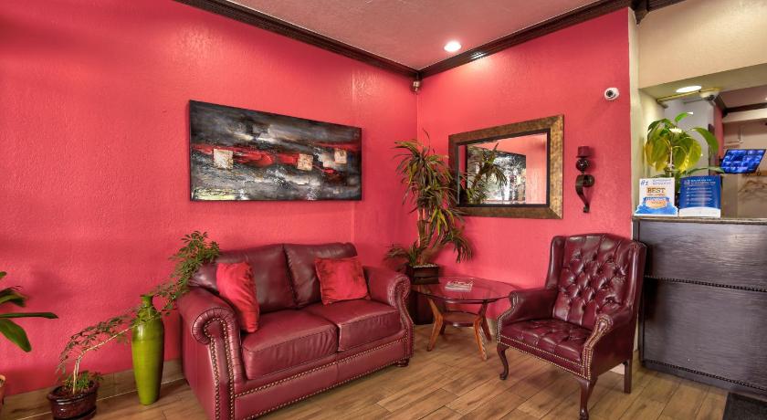Ramada by Wyndham Oklahoma City Airport North photo