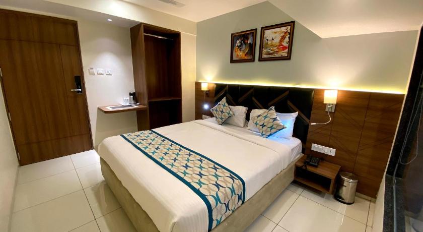 Hotel Unique By Apex photo