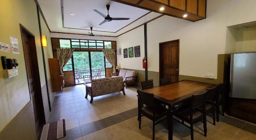 Sandakan Sepilok B&B Hotel suite