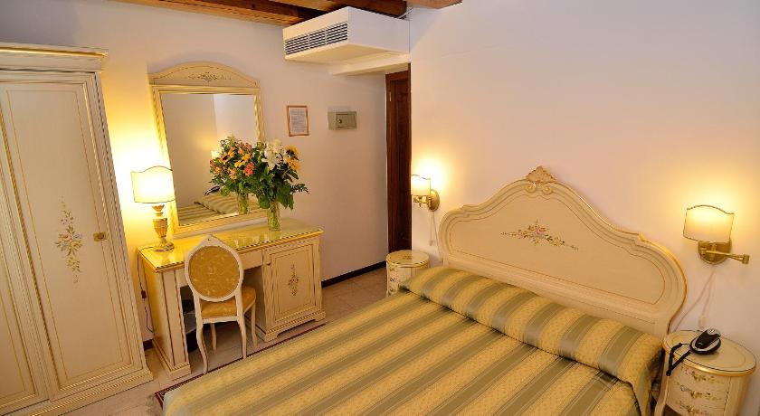 Fotografija Soba s francosko posteljo (Double Room) 0