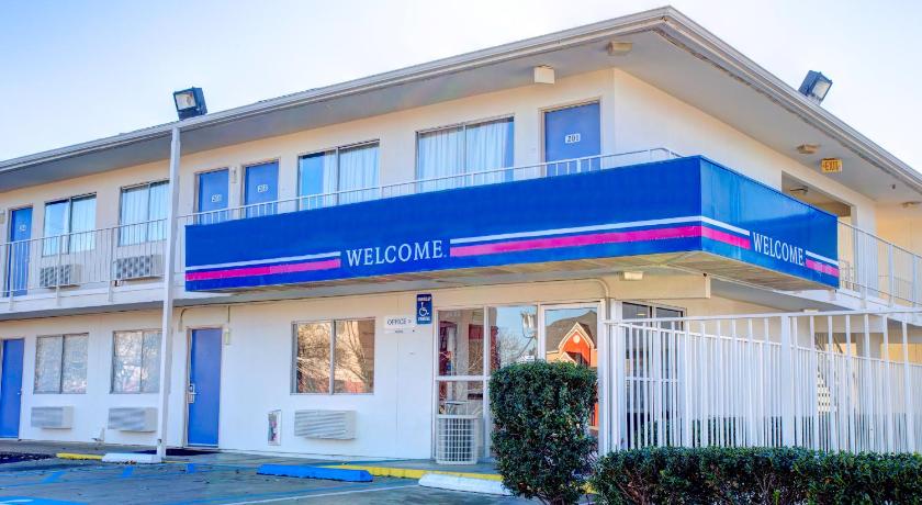 Motel 6-Murfreesboro, TN