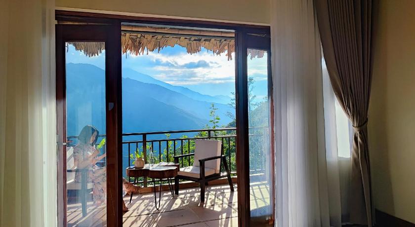 Son La Ta Xua Ecolodge 4-Star Hotel lobby