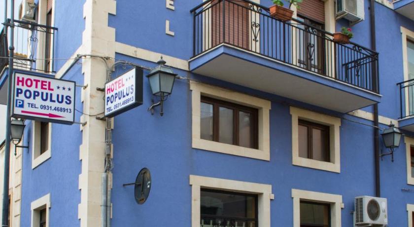 Фасада на хотела Hotel Populus