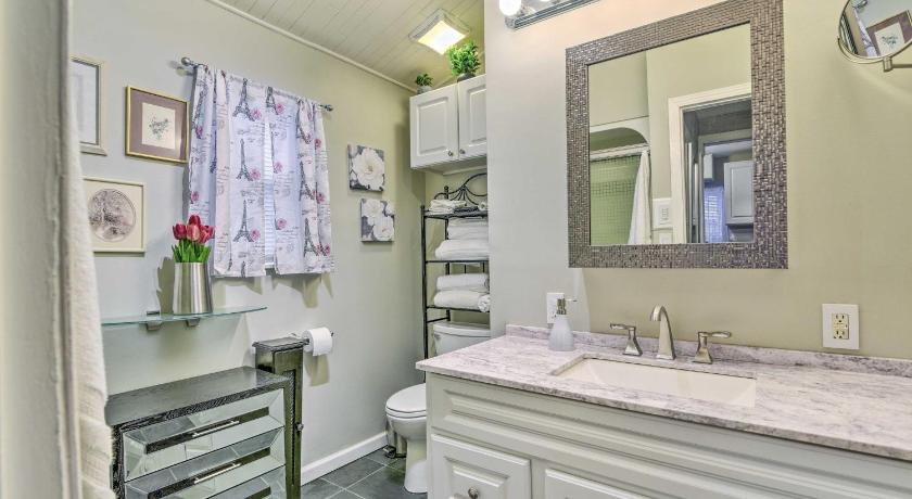 Pet-Friendly Taylor Home with Backyard Oasis! photo