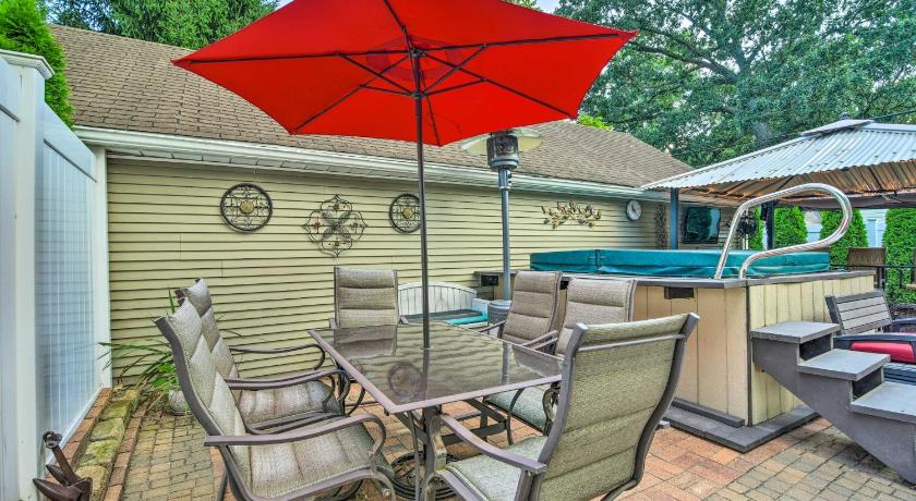 Pet-Friendly Taylor Home with Backyard Oasis! photo