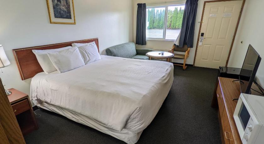 Monroe (WA) Fairground Inn 2-Star Accommodation suite