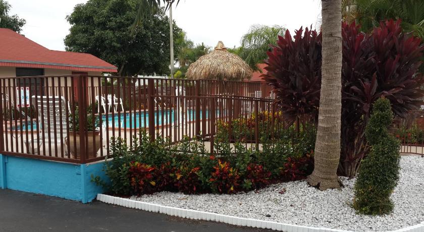 Super 8 by Wyndham Florida City/Homestead/Everglades photo