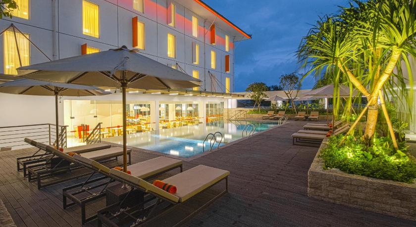 バリ HARRIS Hotel & Conventions Denpasar Bali 4つ星 ホテル ロビー