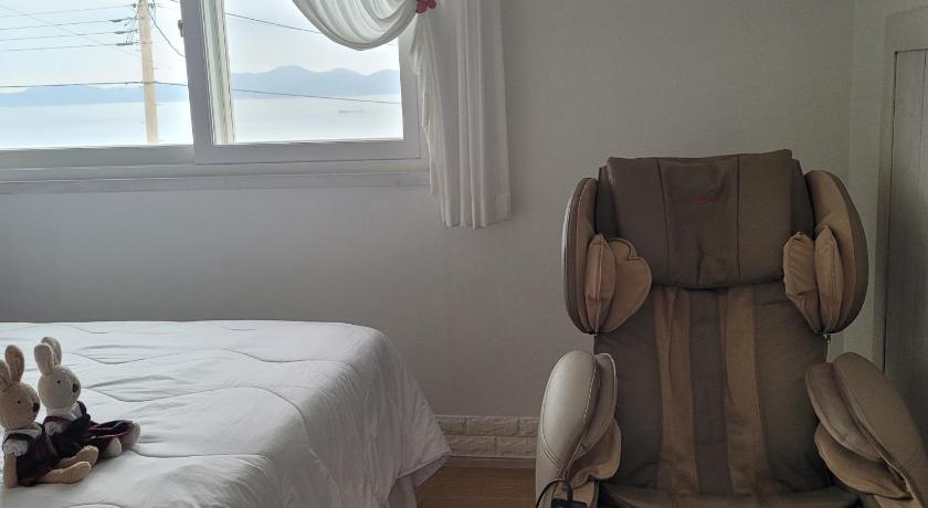 Image of One-Bedroom House 13