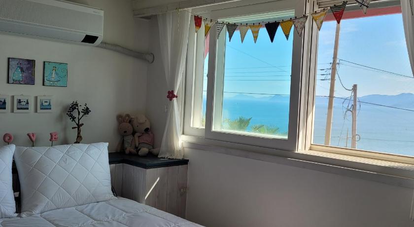 Image of One-Bedroom House 11