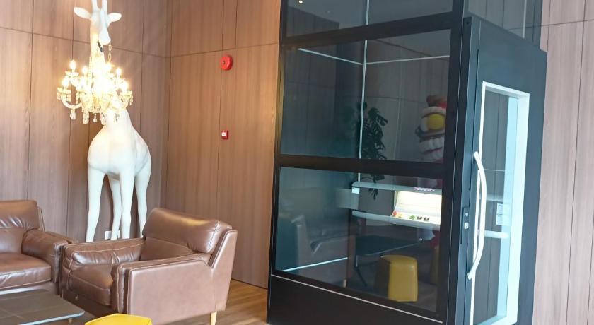 スリ・アマン Roxy Hotel Sri Aman 3つ星 ホテル プール