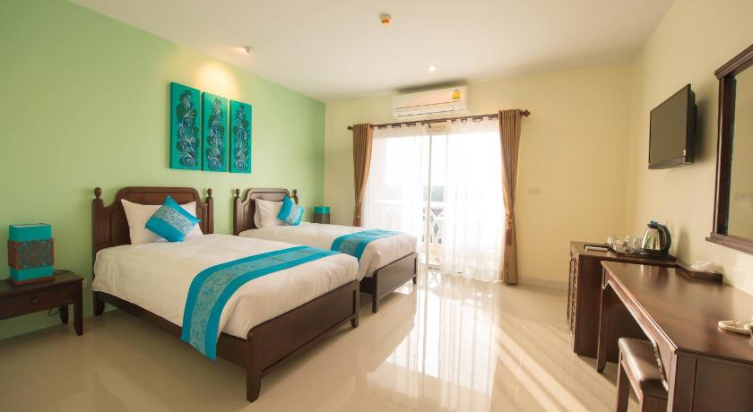Image of Deluxe Room with Balcony 5