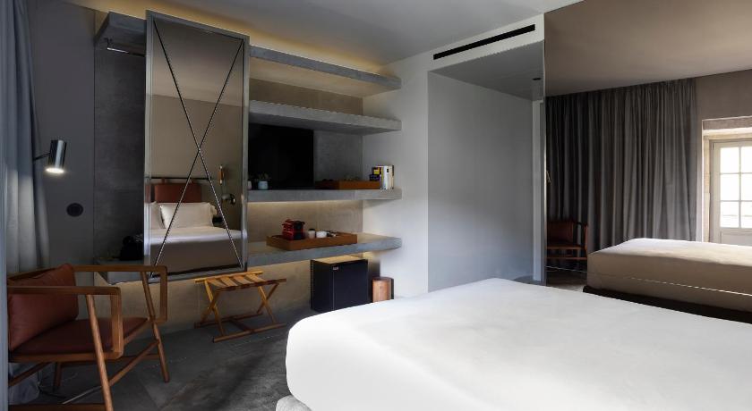 Porto ICON Duplo Ribeira 4-Star Hotel suite