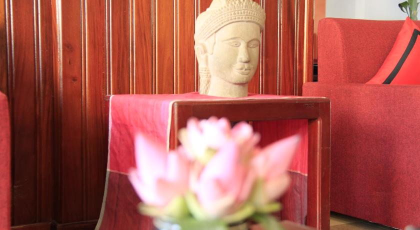 a vase with flowers sitting on top of a table, Mekong Angkor Palace Hotel in Siem Reap