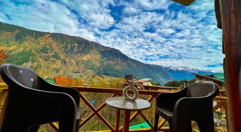 YOLO Backpackers MAX - Manali photo