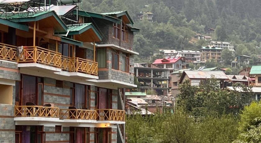 YOLO Backpackers MAX - Manali — Hotel in Manali