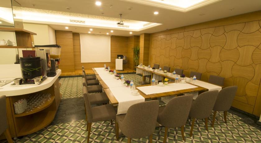 Cumbali Plaza Hotel - image 8