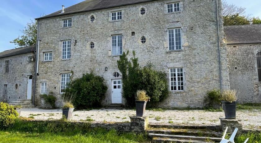 Apartment in a 17th century Manoir - Chateau Isle Marie — Hotel in Sainte-Mere-Eglise