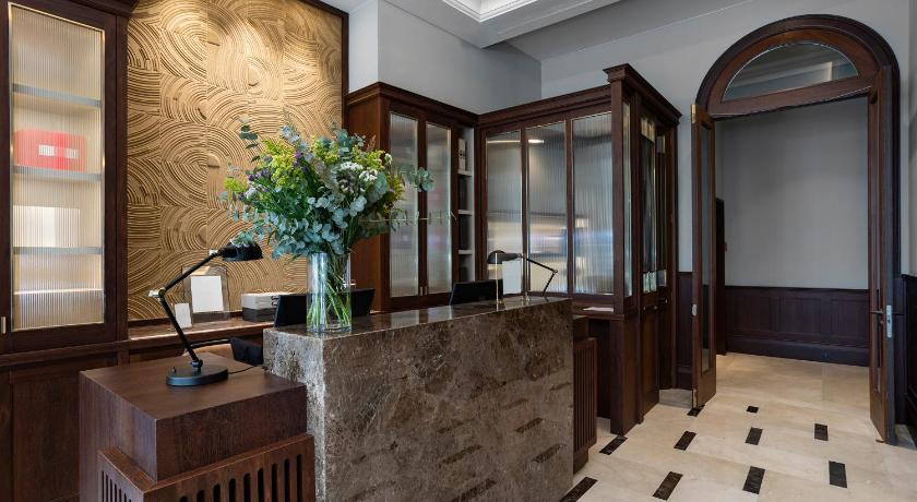 Porto ICON Duplo Ribeira 4-Star Hotel suite