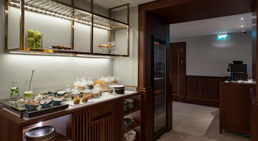 Porto ICON Duplo Ribeira 4-Star Hotel pool