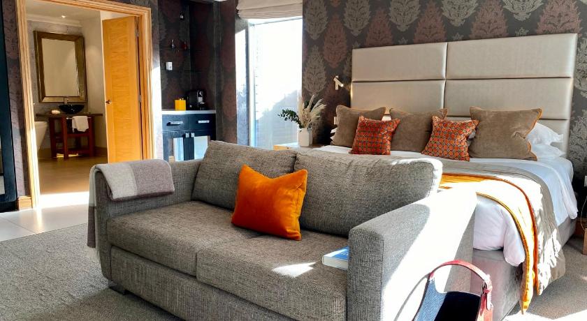 Image of Luxury Garden Suite 3