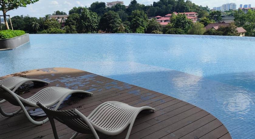 15mins to KLCC Lovely 2 bedroom Condo WiFi Netflix photo