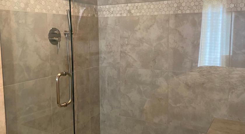 a bathroom with a shower and a bath tub, River Place Condos 711 3BD in Pigeon Forge (TN)