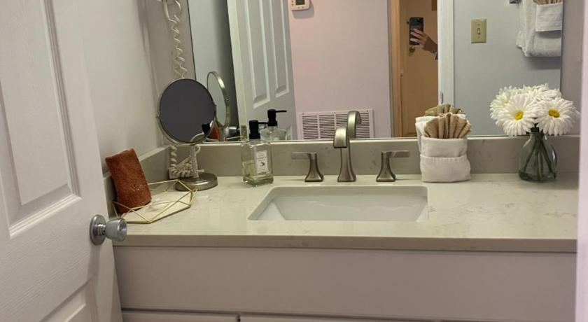 a bathroom with two sinks and a mirror, River Place Condos 711 3BD in Pigeon Forge (TN)