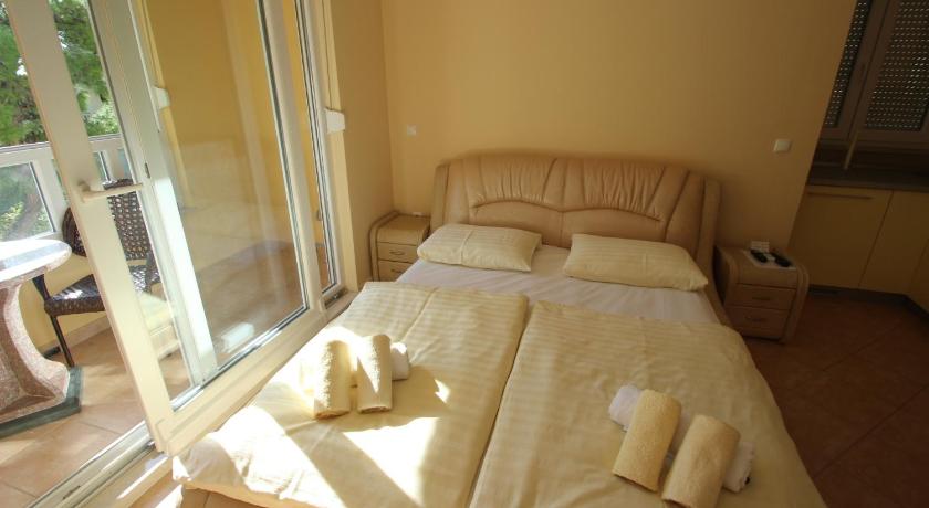 Apartments Villa Astra & Pinija photo