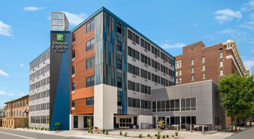 Holiday Inn Express & Suites Evansville Downtown photo