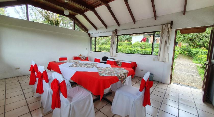 サン・ヘロニモ Hotel Villa Zurqui 2つ星 ホテル レストラン