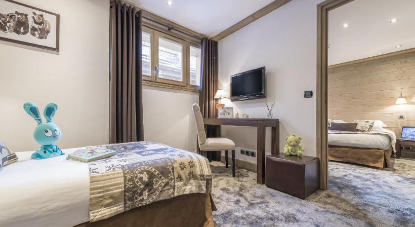 Image of Superior Triple Room 1
